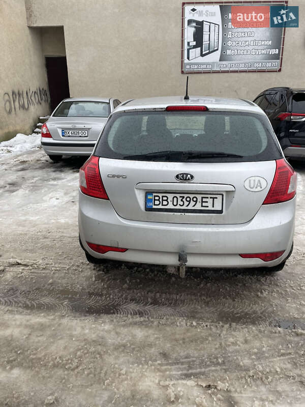 Хэтчбек Kia Ceed 2010 в Староконстантинове