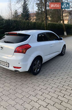 Хэтчбек Kia Ceed 2012 в Сваляве