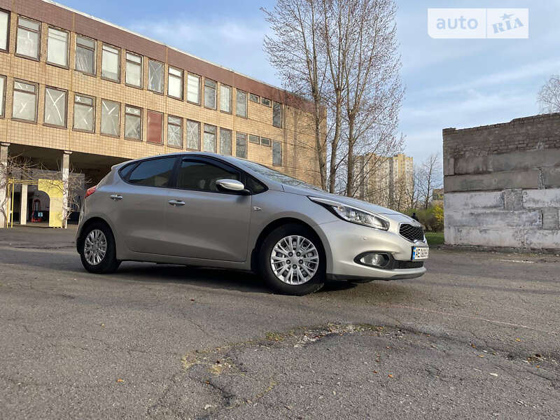 Хэтчбек Kia Ceed 2013 в Днепре