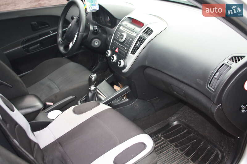Хэтчбек Kia Ceed 2010 в Белополье