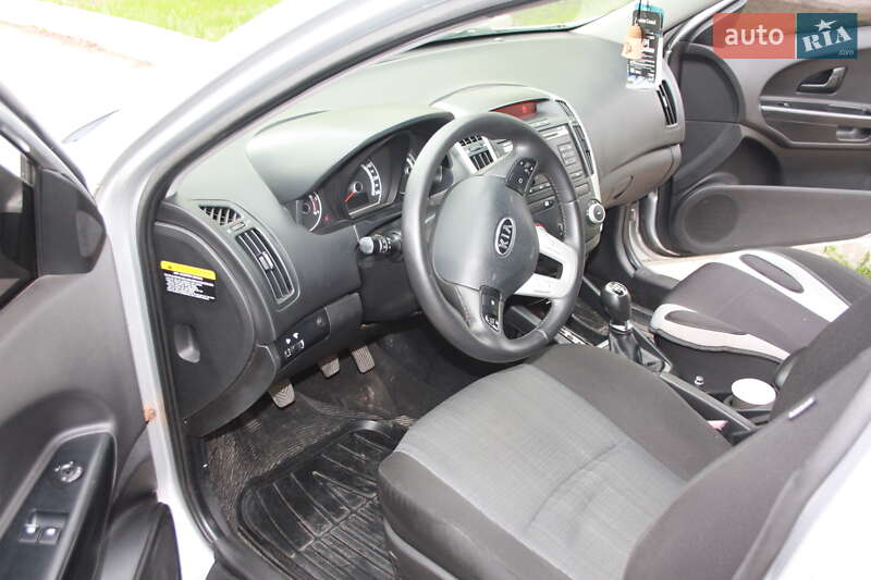 Хэтчбек Kia Ceed 2010 в Белополье