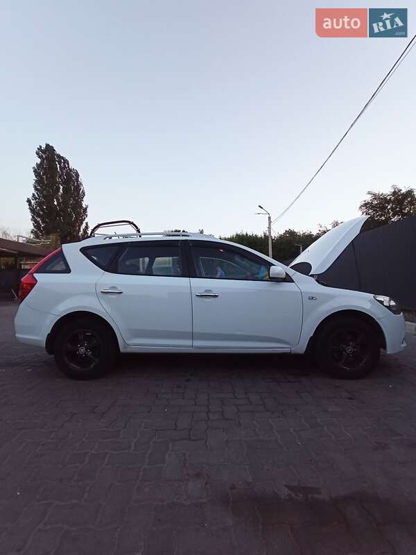 Универсал Kia Ceed 2010 в Николаеве