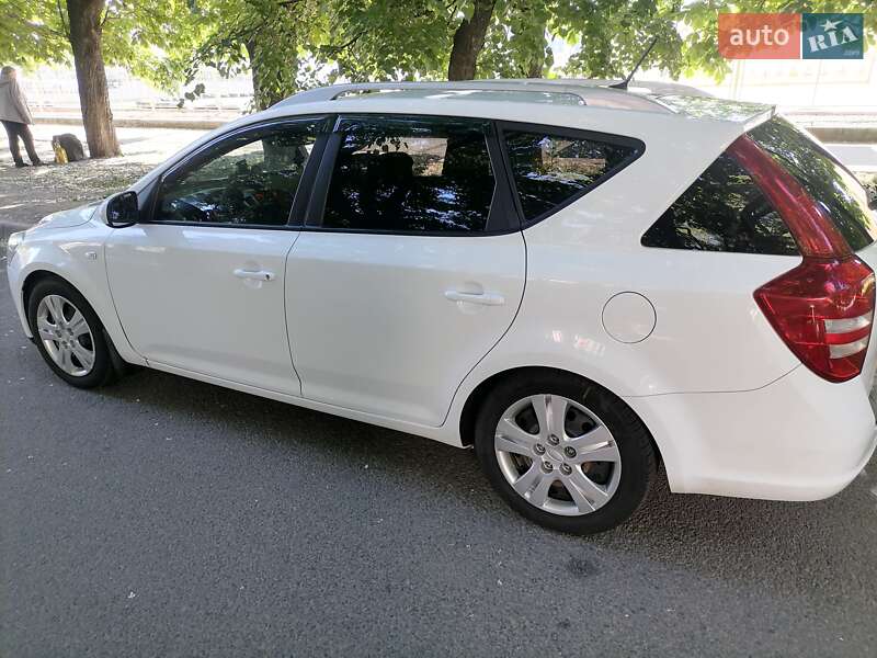 Универсал Kia Ceed 2011 в Харькове