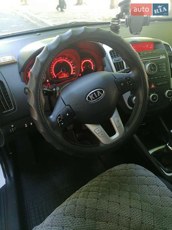 Универсал Kia Ceed 2011 в Харькове