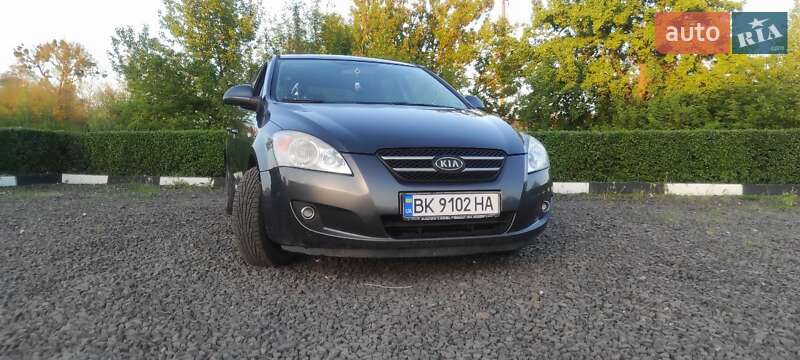 Хэтчбек Kia Ceed 2007 в Сарнах