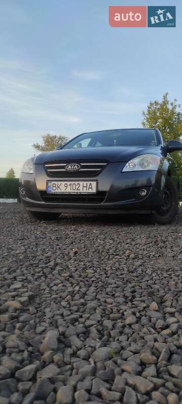 Хэтчбек Kia Ceed 2007 в Сарнах