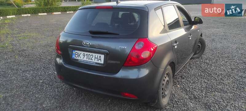 Хэтчбек Kia Ceed 2007 в Сарнах