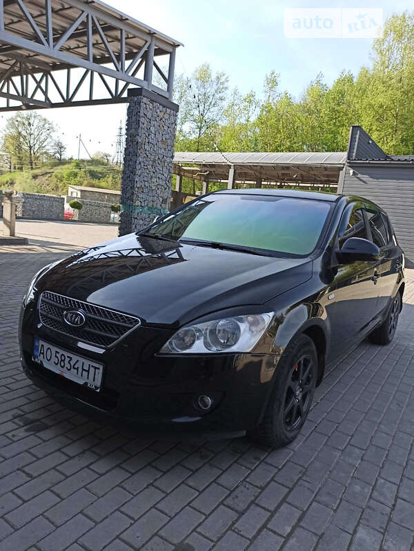 Хэтчбек Kia Ceed 2008 в Тячеве