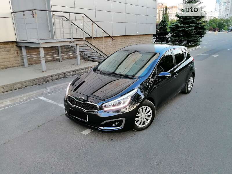 Хэтчбек Kia Ceed 2016 в Киеве