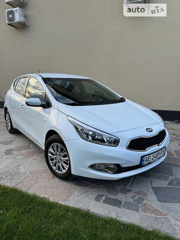 Хетчбек Kia Ceed 2015 в Дніпрі