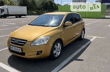 Хэтчбек Kia Ceed 2007 в 