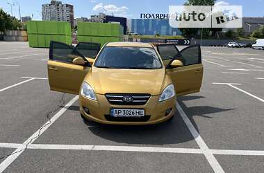 Хэтчбек Kia Ceed 2007 в 
