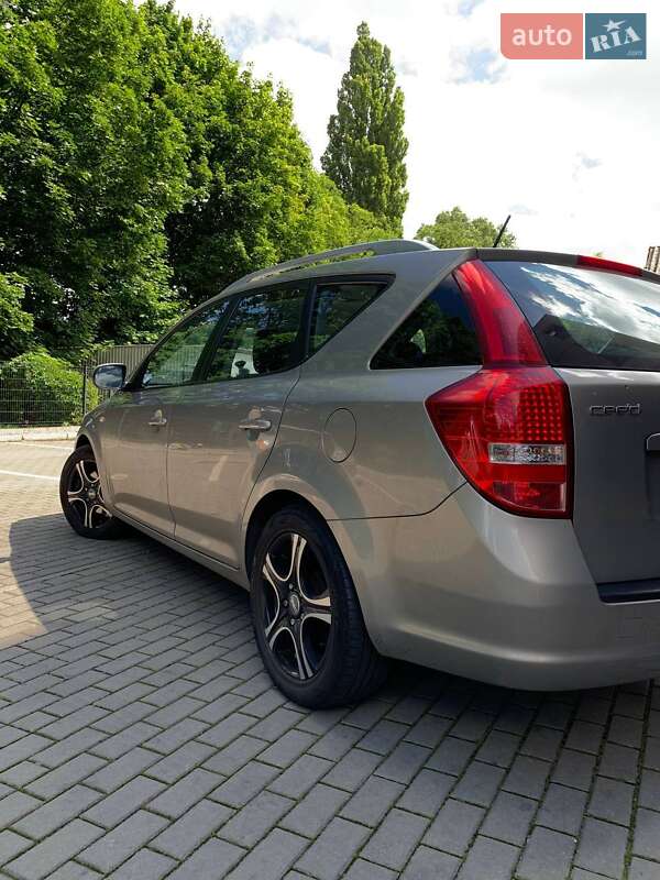 Універсал Kia Ceed 2011 в Житомирі