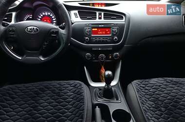 Хэтчбек Kia Ceed 2012 в 