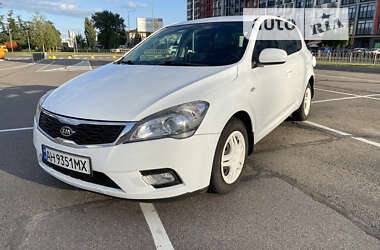 Хэтчбек Kia Ceed 2010 в Киеве