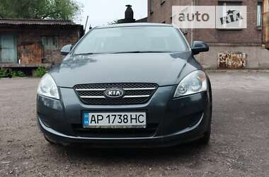 Хэтчбек Kia Ceed 2008 в Запорожье