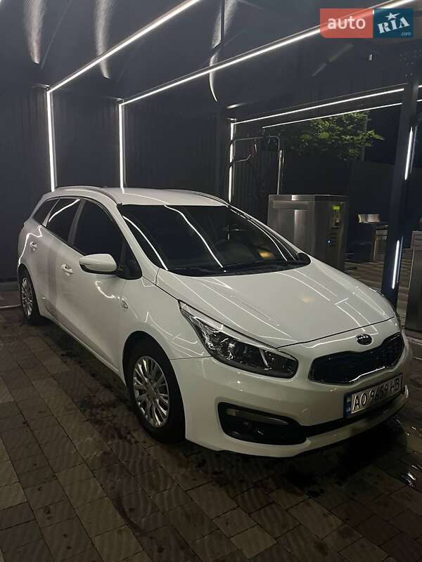 Универсал Kia Ceed 2015 в Ужгороде