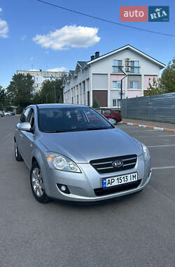 Хэтчбек Kia Ceed 2008 в 