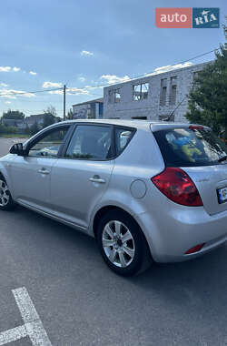 Хэтчбек Kia Ceed 2008 в 