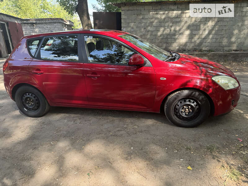 Хэтчбек Kia Ceed 2007 в Днепре