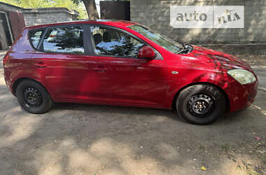 Хэтчбек Kia Ceed 2007 в 