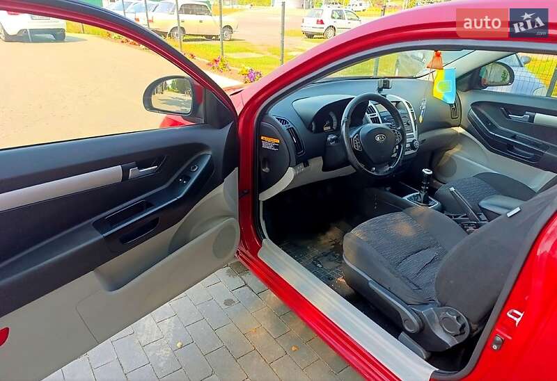 Хэтчбек Kia Ceed 2008 в Миргороде