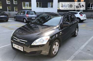 Хэтчбек Kia Ceed 2009 в Ирпене