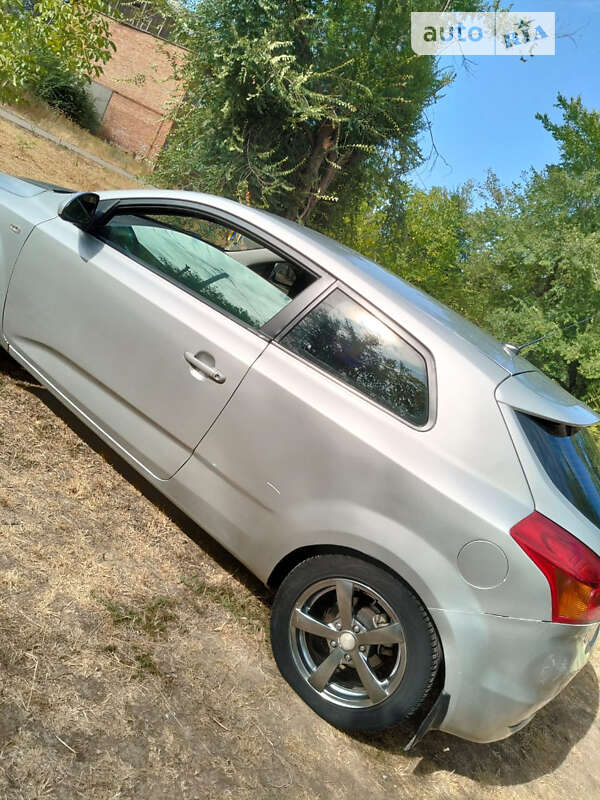 Хэтчбек Kia Ceed 2008 в Кривом Роге фото 3 Хэтчбек Kia Ceed 2008 в Кривом Роге