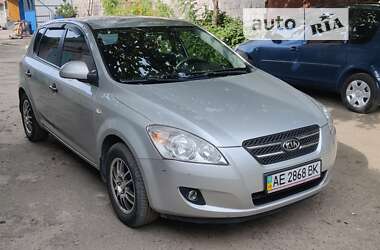 Хетчбек Kia Ceed 2008 в Дніпрі