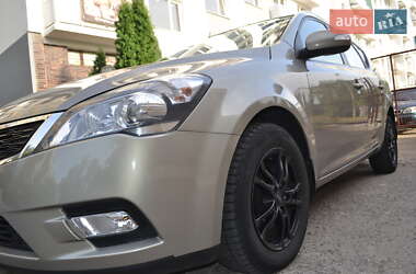 Універсал Kia Ceed 2010 в Долинській