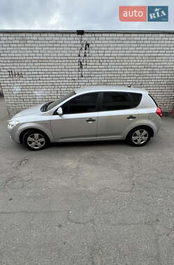 Хэтчбек Kia Ceed 2007 в Киеве