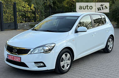 Хэтчбек Kia Ceed 2011 в Миргороде