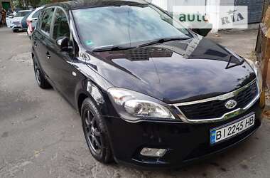 Хэтчбек Kia Ceed 2010 в Киеве