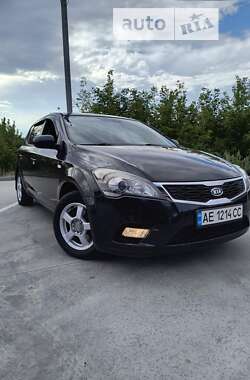 Хэтчбек Kia Ceed 2011 в Синельниково