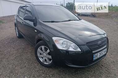 Хэтчбек Kia Ceed 2008 в Николаеве