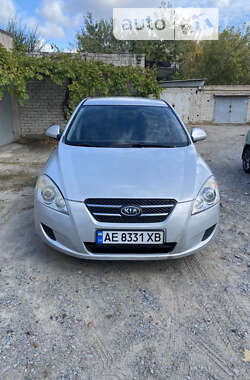 Хэтчбек Kia Ceed 2008 в Днепре