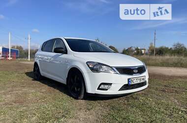 Хэтчбек Kia Ceed 2011 в Львове