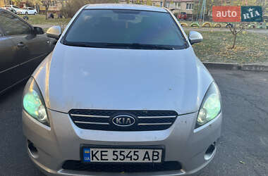 Хэтчбек Kia Ceed 2008 в Каменском