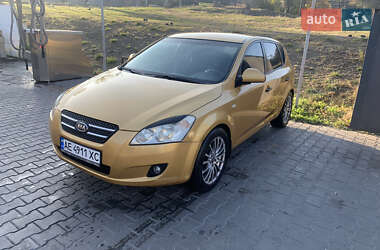 Хэтчбек Kia Ceed 2007 в 