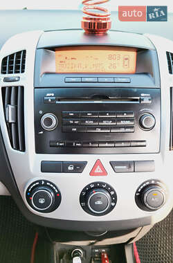 Хэтчбек Kia Ceed 2007 в Раздельной