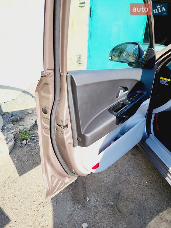 Хэтчбек Kia Ceed 2007 в Раздельной фото 13 Хэтчбек Kia Ceed 2007 в Раздельной