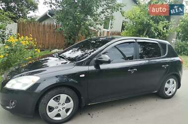 Хэтчбек Kia Ceed 2008 в Светловодске