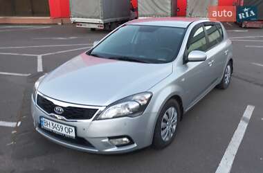 Хэтчбек Kia Ceed 2009 в Чугуеве