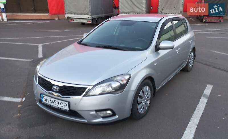 Хэтчбек Kia Ceed 2009 в Одессе