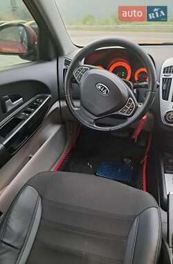 Хэтчбек Kia Ceed 2008 в Хусте