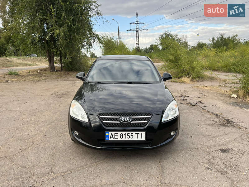 Хетчбек Kia Ceed 2008 в 