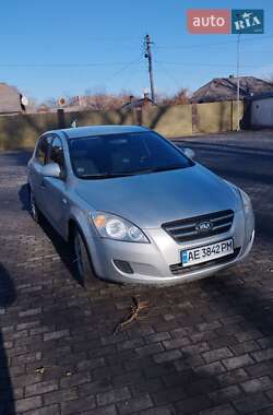 Хэтчбек Kia Ceed 2008 в Каменском