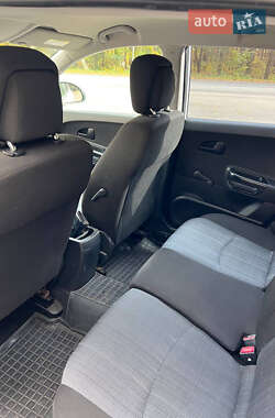 Хэтчбек Kia Ceed 2011 в 