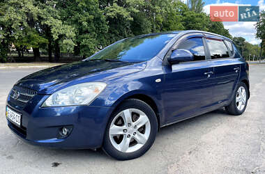 Хэтчбек Kia Ceed 2008 в Днепре