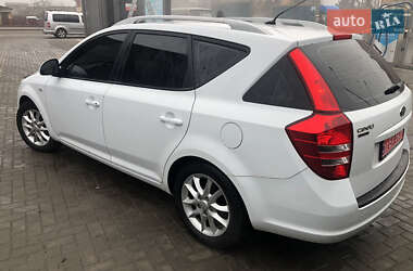 Универсал Kia Ceed 2009 в Сарнах